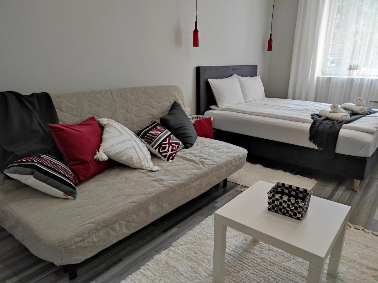 7 Days Apartment Makó Exteriör bild