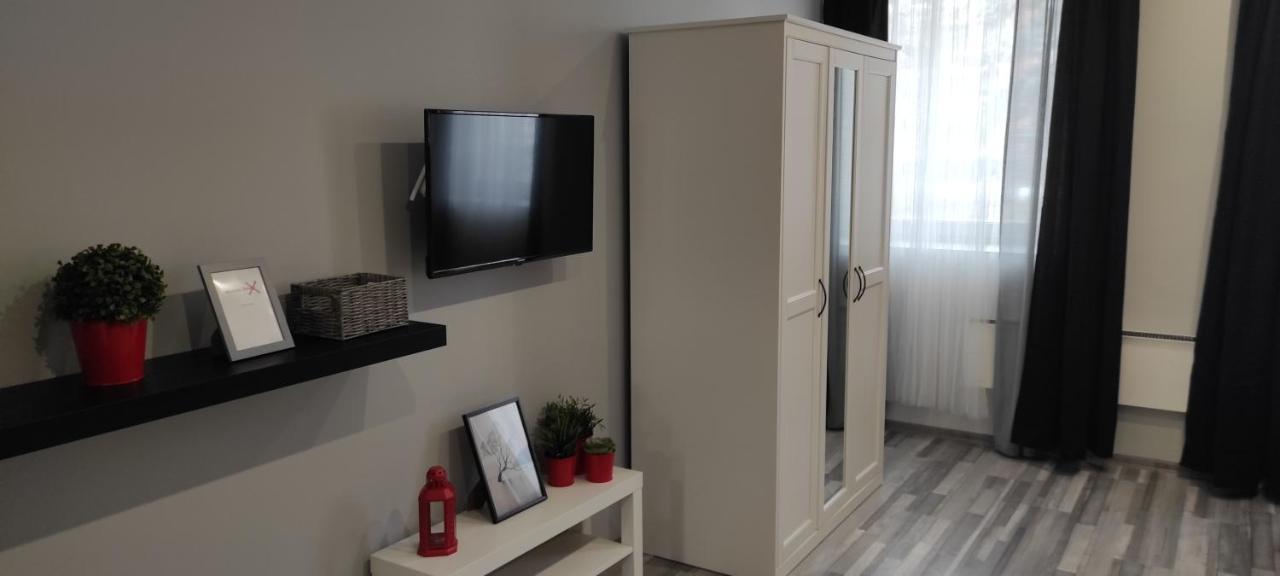 7 Days Apartment Makó Exteriör bild